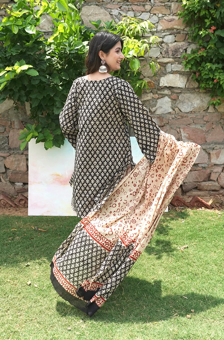Zehra Kalamkari Suit Set - Image 4
